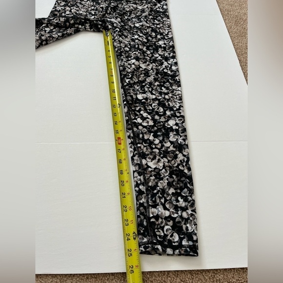 Fabletics PowerHold Leggings Pebble Print Size Medium - Picture 6 of 9
